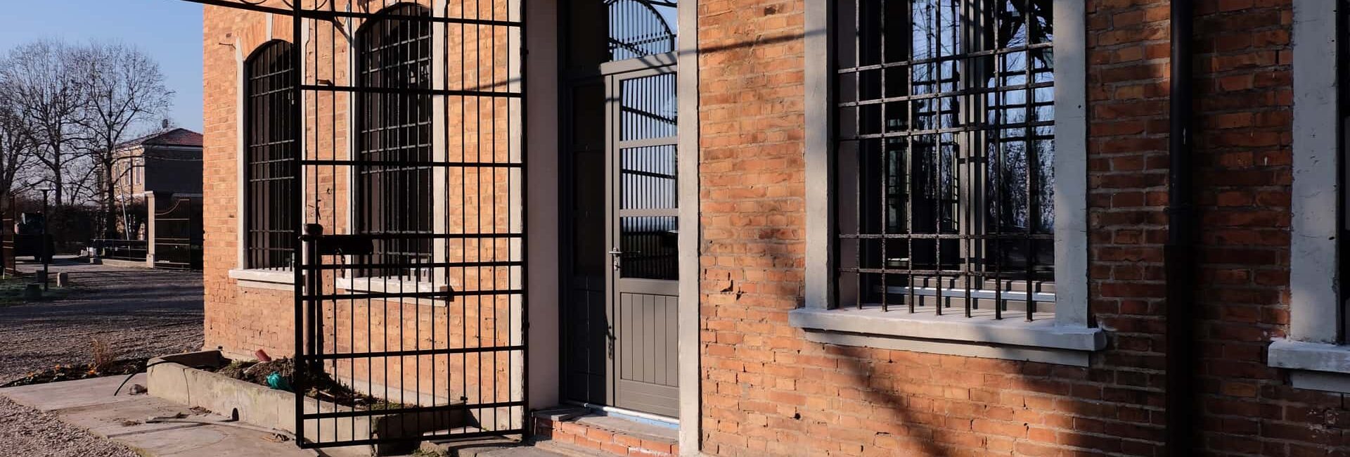 Installazione serramenti interni in legno, Portoncino ingresso e Porte interne Mantova 13